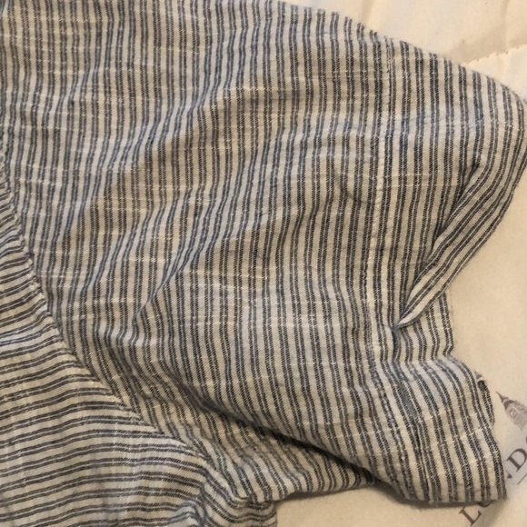 Gap size medium tie front blue stripped button - Picture 3 of 7